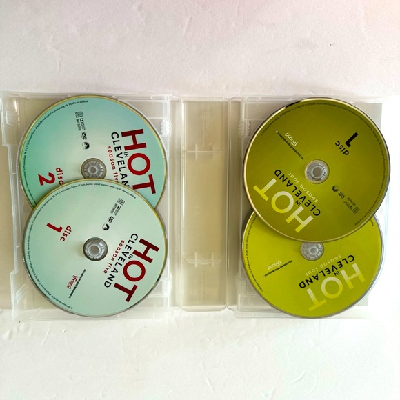 Hot In Cleveland: Complete Series - opened DVD box set - unused unwatched - Picture 6 of 6